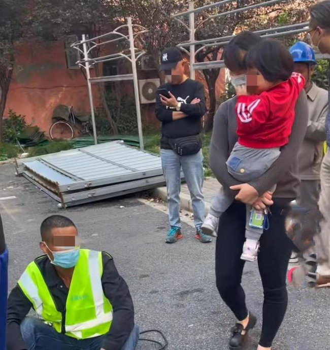 住宅楼加装电梯被低层业主叫停 邻里矛盾升级