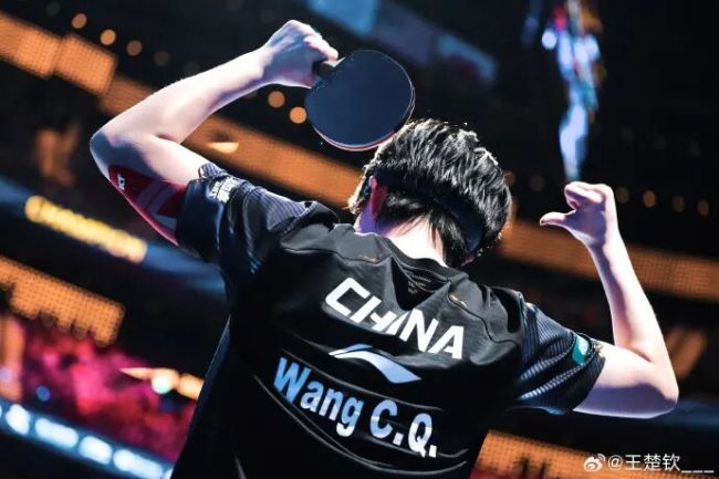 王楚钦发文:最好的颜色永远是中国红 首夺世界杯男单冠军