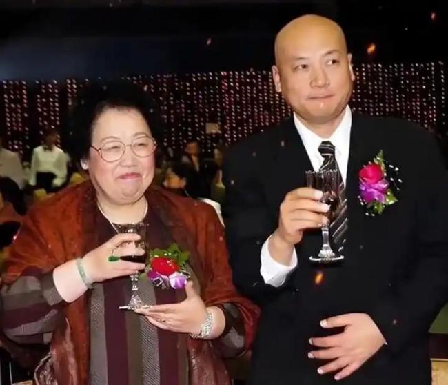 陈丽华晚年每天生活费10元 简朴生活背后的紫檀情怀