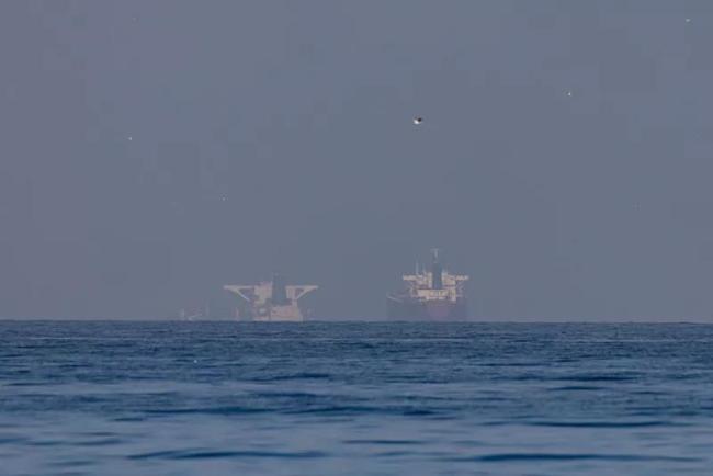 美伊停火后 首批船只通过霍尔木兹