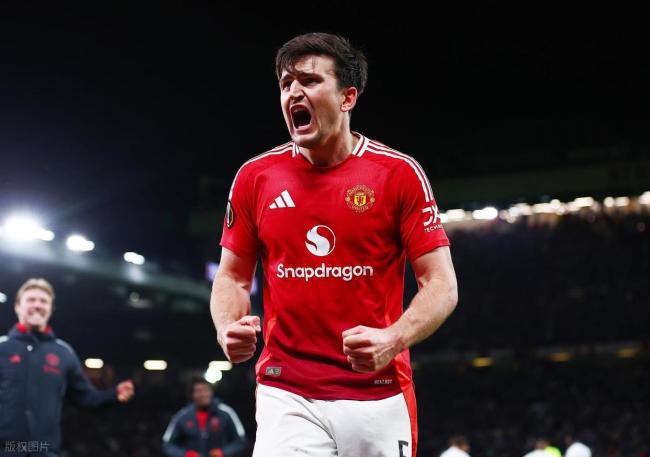 曼联官宣马奎尔续约终老梦剧场!新合同细节曝光,揭秘拒绝小贝高薪原因