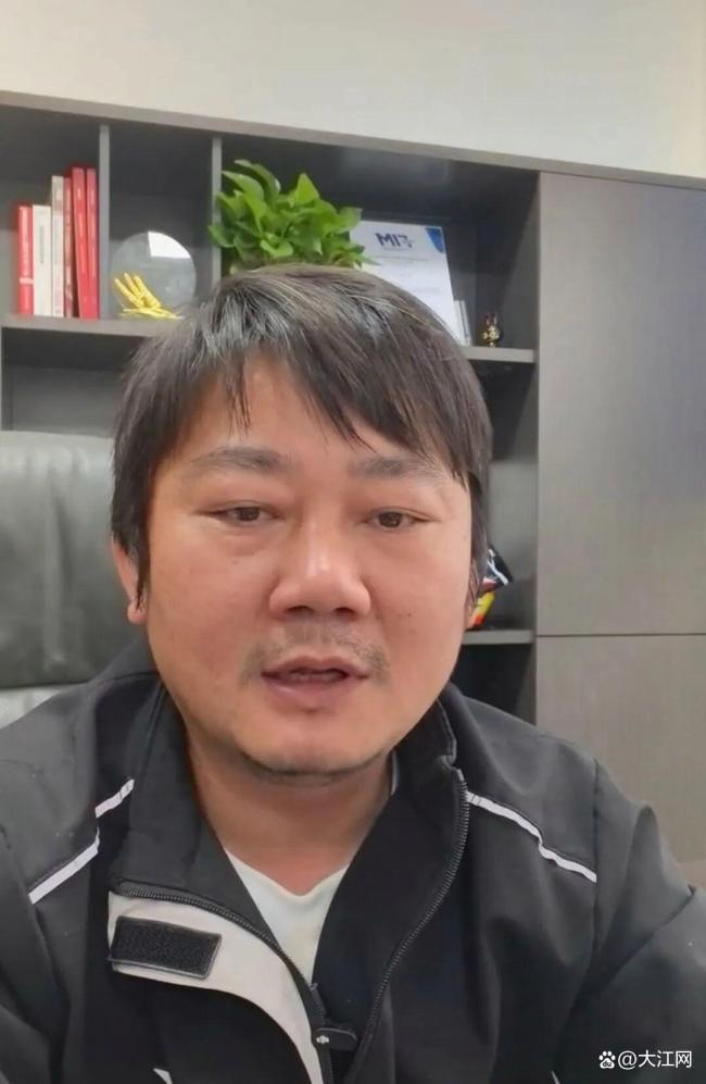 张雪称网友催促的踏板摩托在作念了