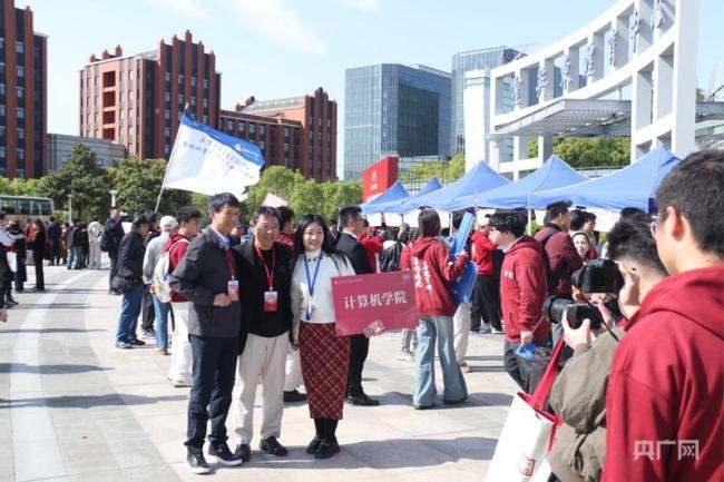 姚明回上海交大进入130周年大会 共绘寰宇一流大学新蓝图