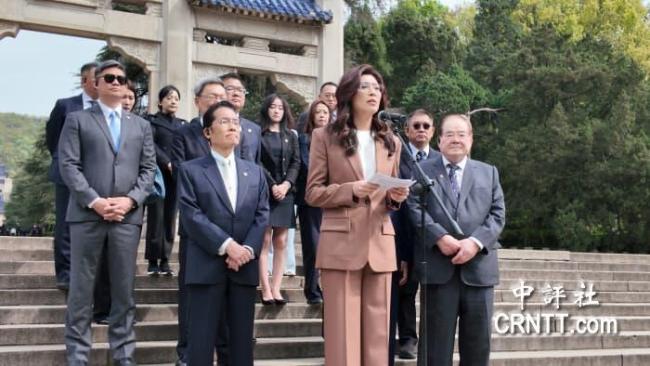 郑丽文拜谒中山陵八度哽咽 深情缅怀国父