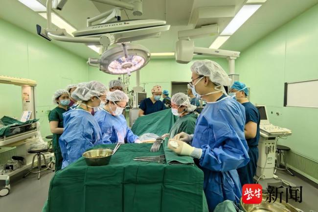 27岁“镜面”孕妈成效生下宝宝 多学科团队爱心奋勉于