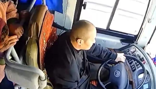 生命最后5秒的坚守 英雄司机救45命