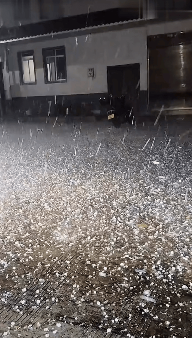 浙江舟山遇强对流天气 最大阵风16级 狂风暴雨创纪录