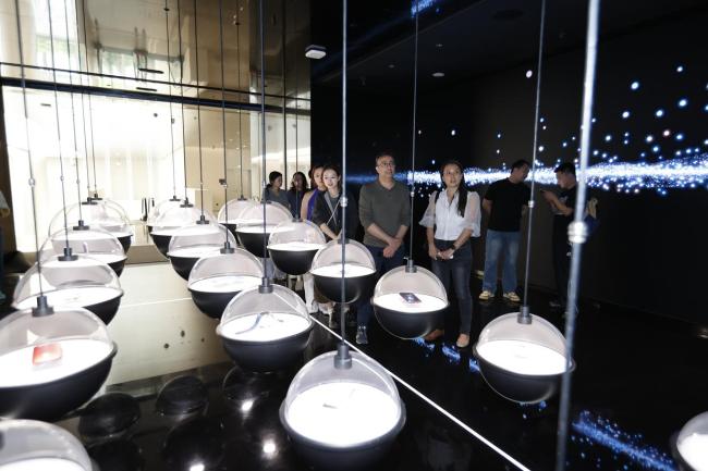 米兰小哥游购东莞体验岭南文化 从产物到科技的全面探索