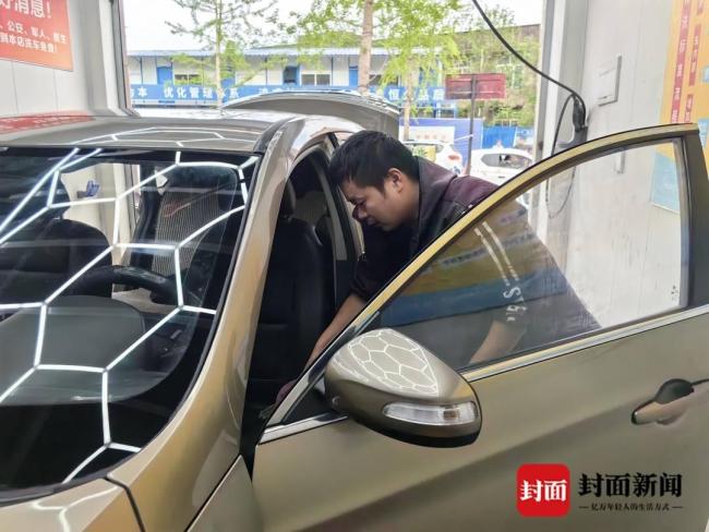 小伙死里逃生免费为这些人洗车报恩 感恩之心温暖传递