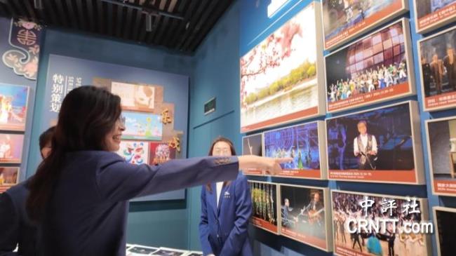 郑丽文一行参访国家大剧院 艺术交流增进两岸情谊