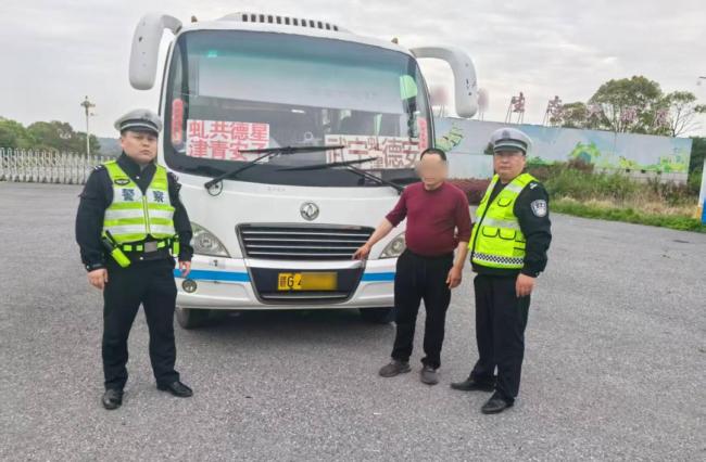 19座车载35人严重超载 司机被刑拘 安全风险不容忽视