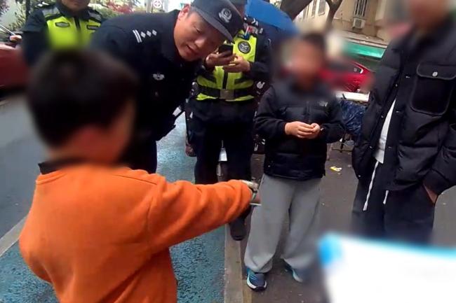 报警电话全是哭声 民警赶到当场傻眼