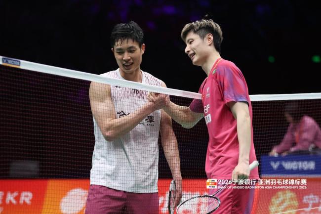 国羽包揽羽毛球亚锦赛女双冠亚军 年轻组合表现出色