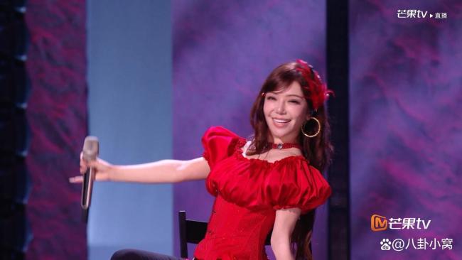 维妮娜是央视前主持人 从主持到选手的转变