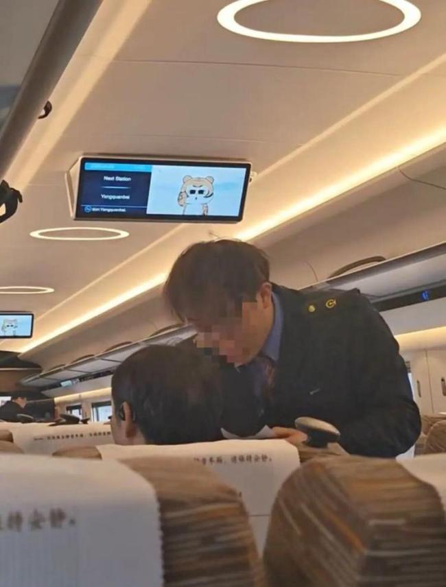 静音车厢列车员用“气声”售货 ASMR式服务引关注