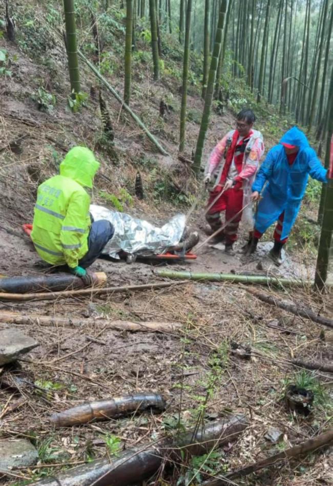 赵公山发现一男性遗体 身份未确认
