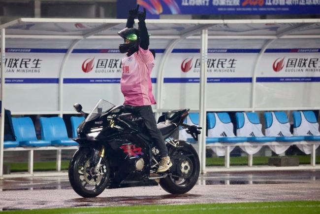 苏超新赛季火爆开幕 又是一票难求 精彩赛事超预期