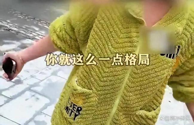 男童偷藏车轮后被妈妈揍了一顿 家庭教育现形记