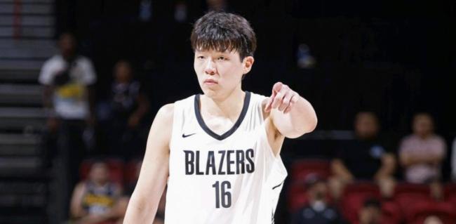 开拓者主帅谈杨瀚森首个赛季表现