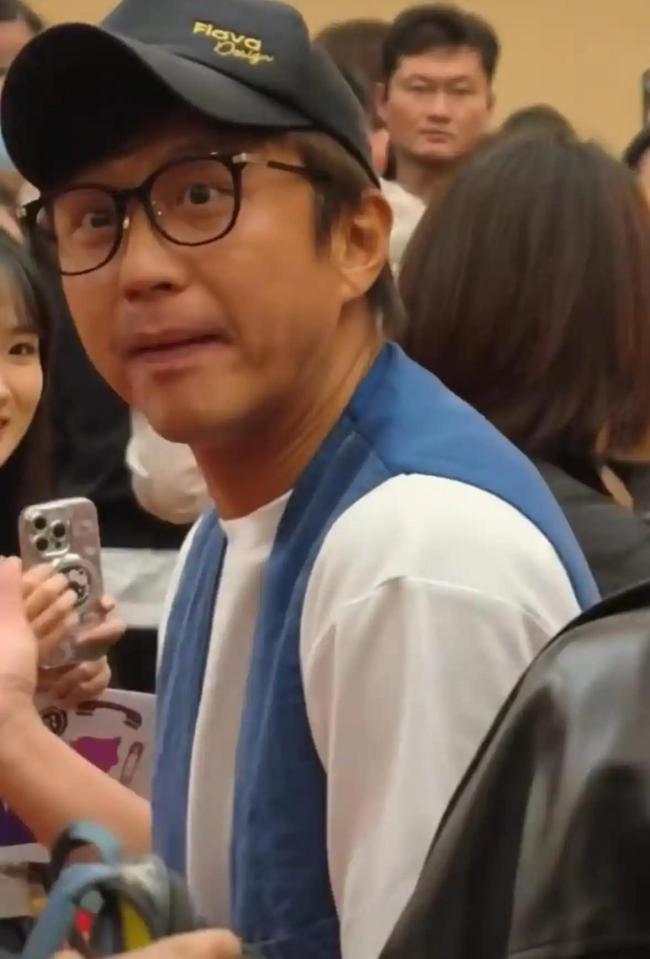 初代跑男曾经站位合影 线下再聚引热议