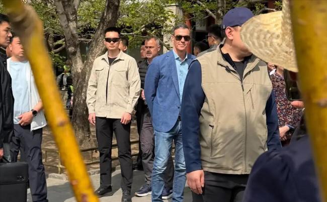 西班牙首相逛完鼓楼逛颐和园