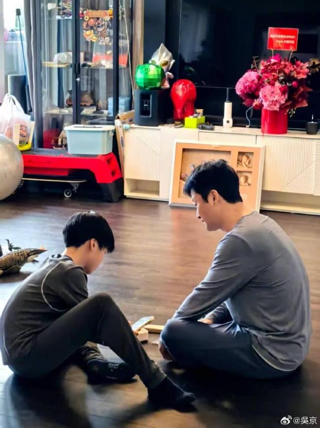 倪萍让吴京好好在家带孩子 支持谢楠乘风破浪