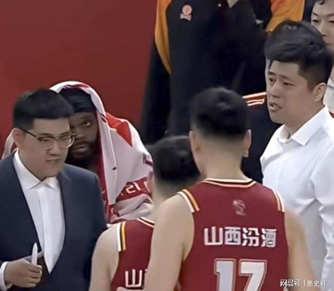 顶膝 掌掴！张宁脏动作被吹 小动作频遭声讨