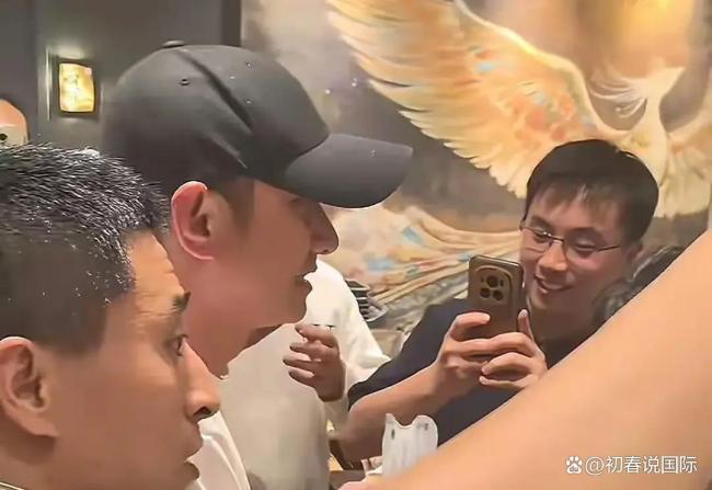 文章面馆大排长队 明星转行引热议