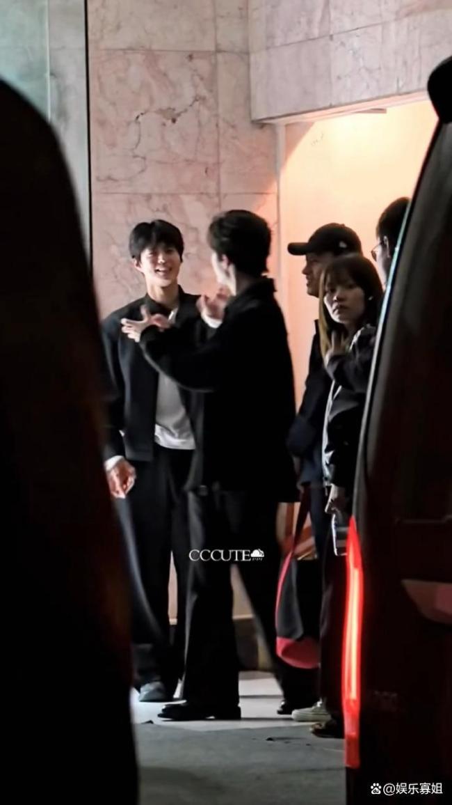 朴宝剑探班王安宇 跨国友谊速升温