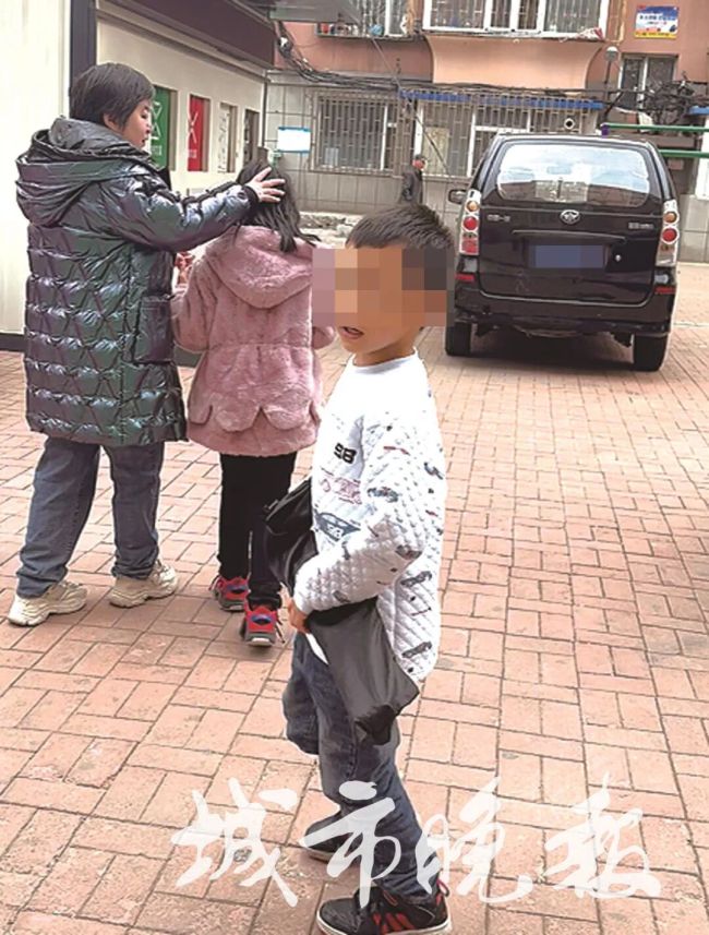 长春姐弟俩被遗留在托管班两年 亲情缺失下的无奈守护