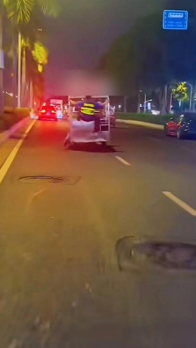 官方通报城管爬摊贩车被带行 事件详情与处理进展