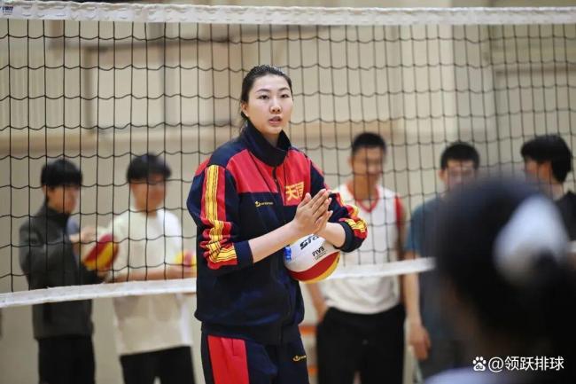 袁心玥新学期在南开大学开设排球课 重返国家队基本已无可能 转型体育教师传播女排精神