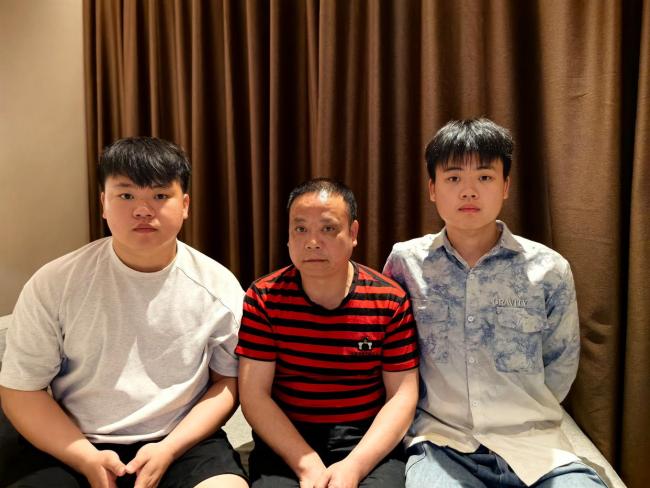 钟彬父亲曾每年都去梅姨同居老汉家