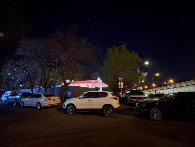 北京桥下空间泊车场收费为何差这样多?记者探询 价钱互异引关注