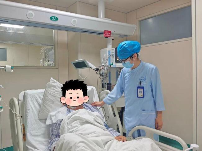 男子熬夜打牌喝酒突发心梗 不良习惯险酿悲剧