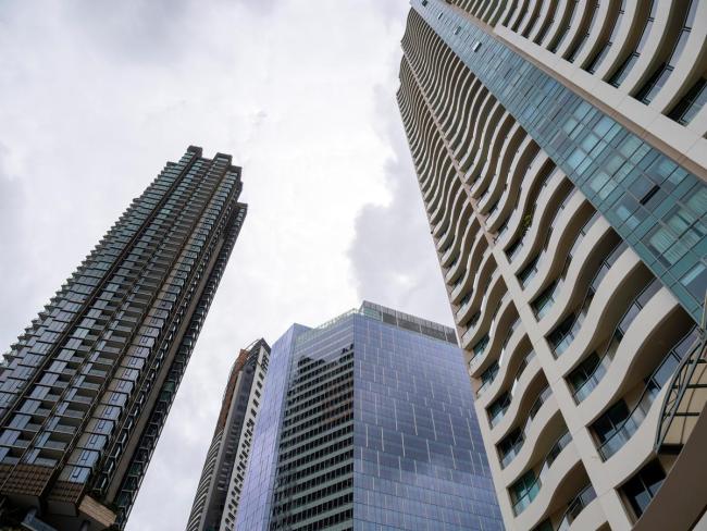 男子一周三次高空抛物获刑 啤酒瓶险酿惨剧