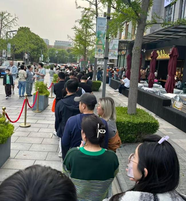 文章在店门口立牌道歉 面馆服务待提升