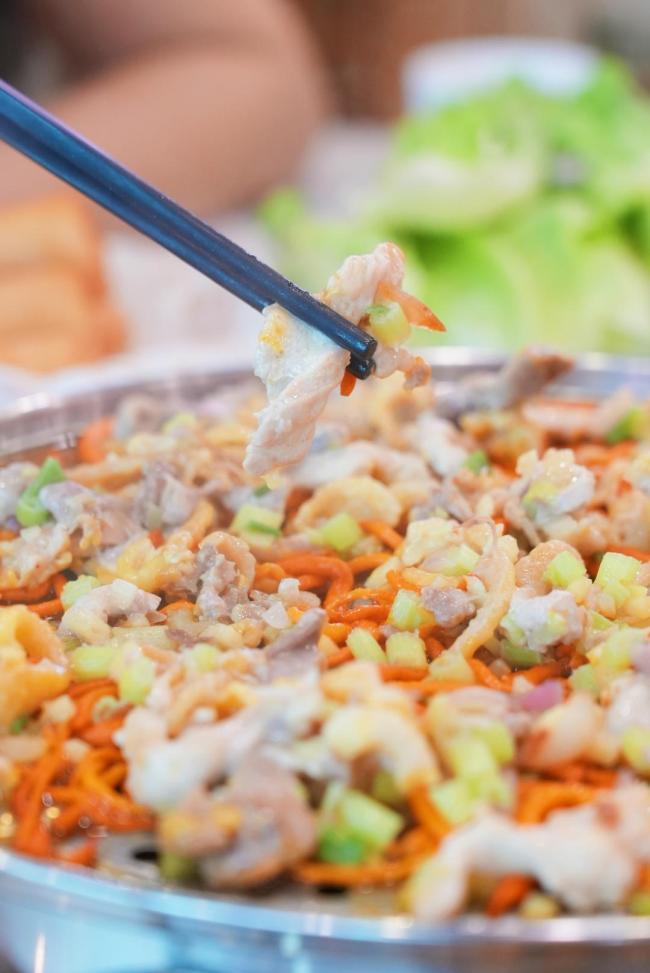 以莫氏鸡煲为核心的美食街区初具雏形 真实感引领美食热潮