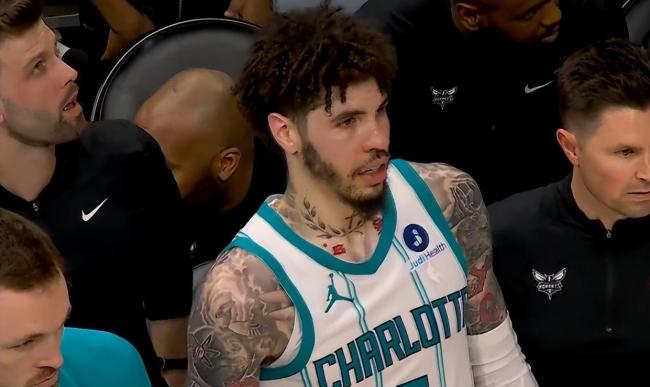 83分先生伤退，维金斯难救主 争议动作蒙阴影