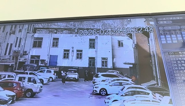 妻子起诉离婚后 丈夫抢走5岁女儿，法院两度裁定要求告知住址待执行