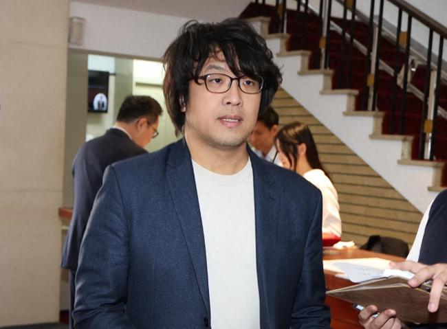 沈伯洋被嘲讽是“年轻版曹兴诚”