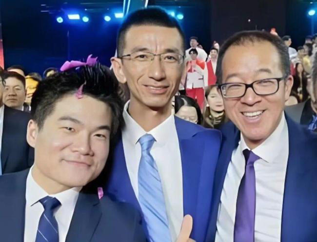 昔日“功臣”彻底谢幕，东方甄选新帅担子不轻