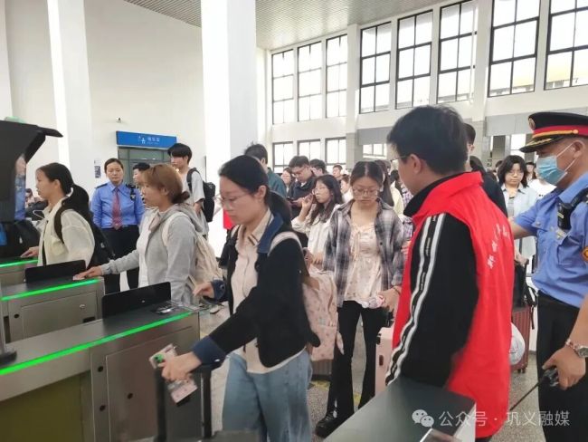 最近,巩义火车站超级忙,成文旅打卡热门地