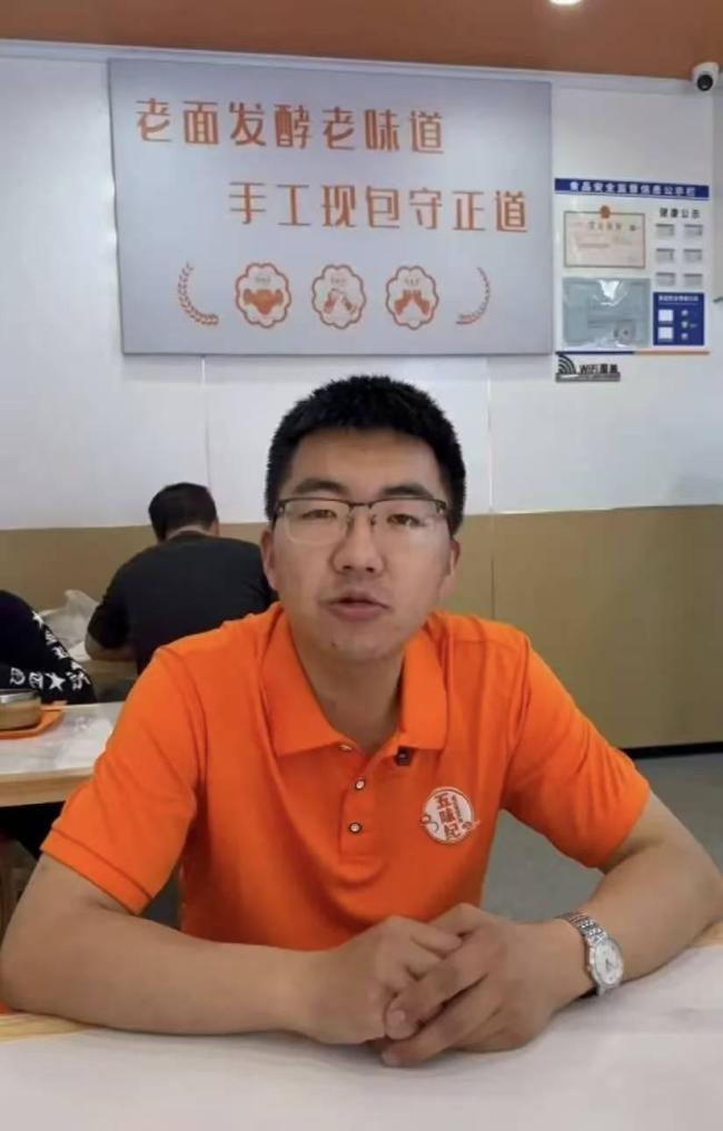 小伙开面馆失败又投钱开新店 屡败屡战再出发