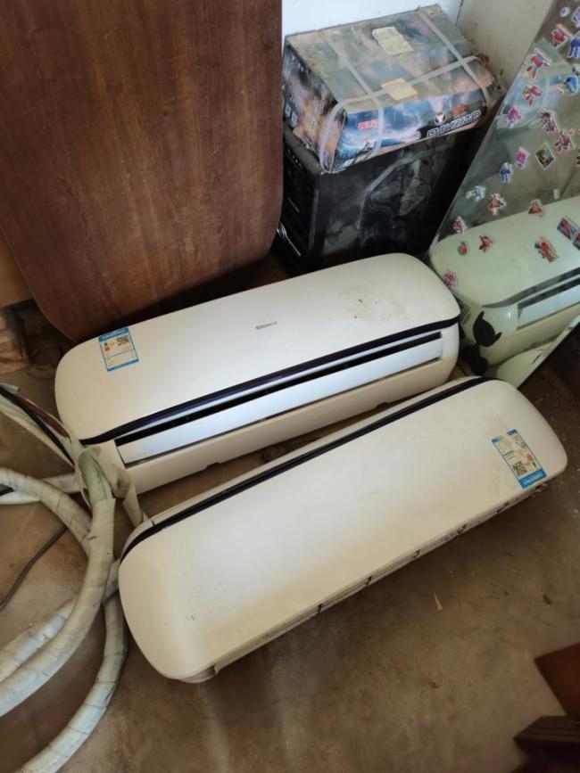 江苏镇江一公厕深夜被“搬空”