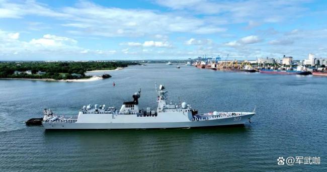 外军大舰强闯海峡 解放军强硬驱离 海上生死缠斗