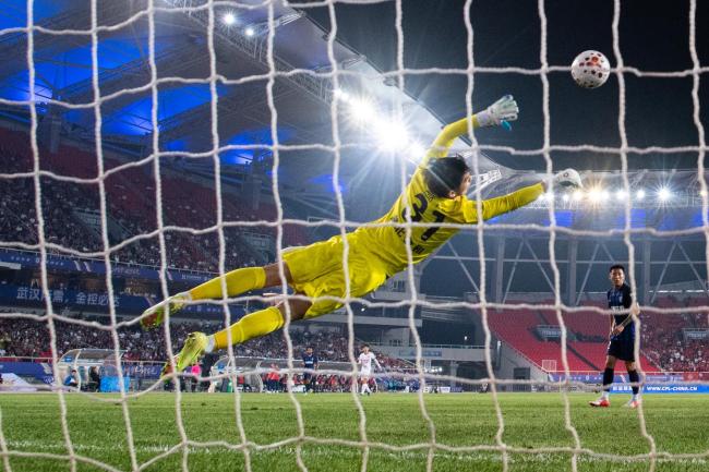 武汉三镇0比1不敌成都蓉城