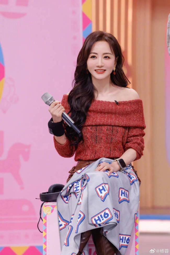 杨蓉晒烫伤后疤痕恢复照 带疤的脸很酷