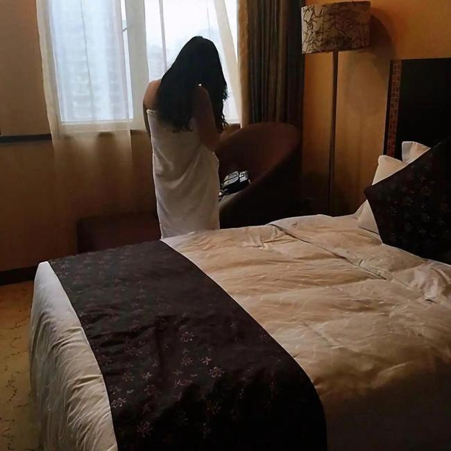 酒店回访电话 竟导致女子离婚？隐私曝光引争议