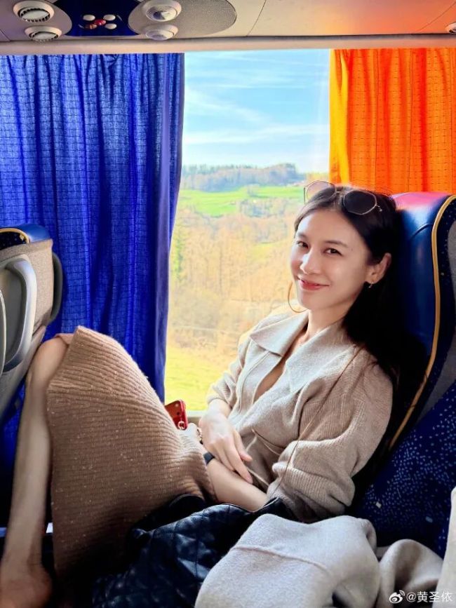 黄圣依晒瑞士游学照 商学院生活碎片